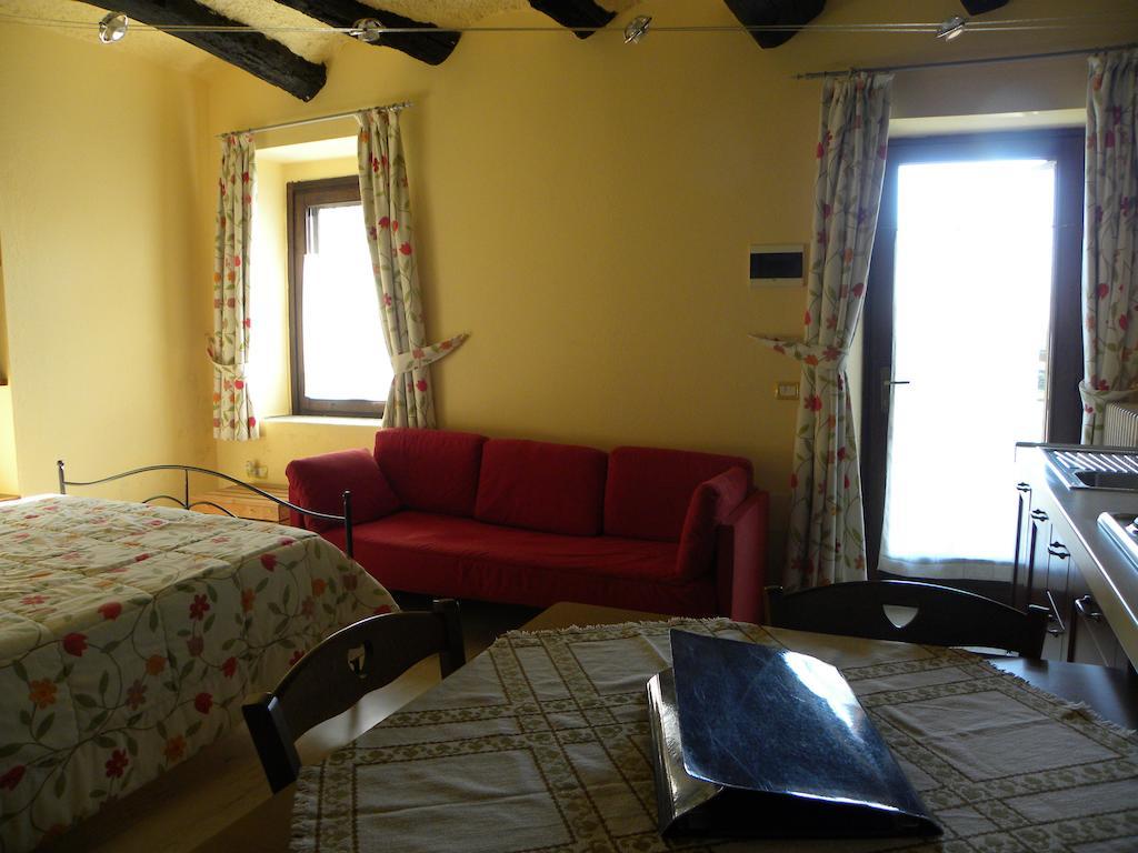 Agriturismo Fano'S Farm Suno ภายนอก รูปภาพ